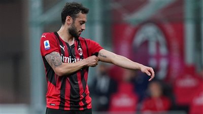 هاكان يصل إلى مدينة ميلانو لإكمال انتقاله إلى الإنتر