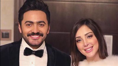 أول ظهور لأبناء تامر حسني وبسمة بوسيل الثلاثة.. أخفت ملامحهم (صور)