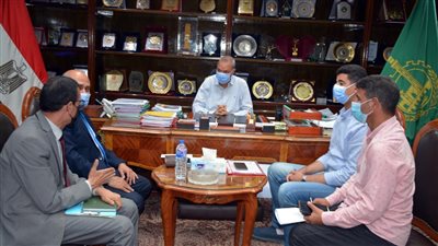 محافظ القليوبية يناقش تنفيذ أعمال بممشى النيل ببنها