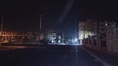 أهالي كفر سعد بدمياط يشتكون من عدم وجود إنارة وتراكم القمامة بشارع الثورة