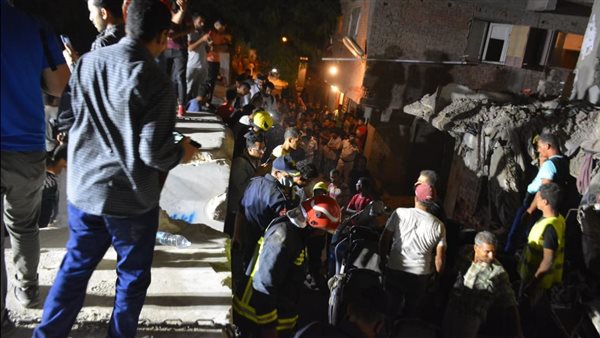 جانب من رفع الحطام