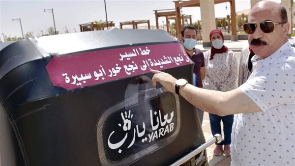 محافظ أسوان يسلم