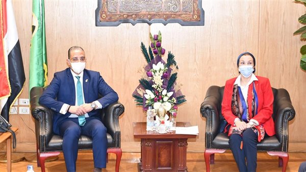 وزيرة البيئة تفتتح