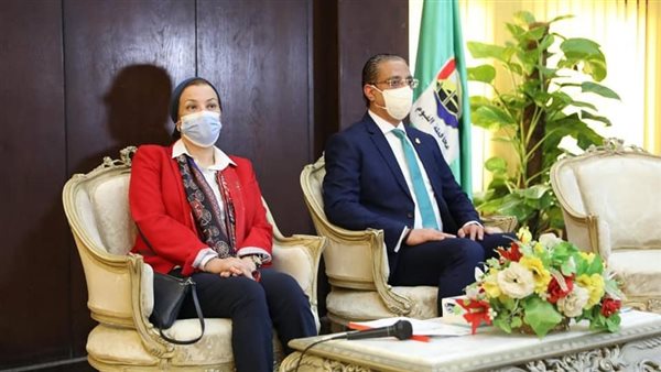 وزيرة البيئة ومحافظ