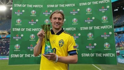 إيميل فورسبيرج يفوز برجل مباراة السويد وبولندا