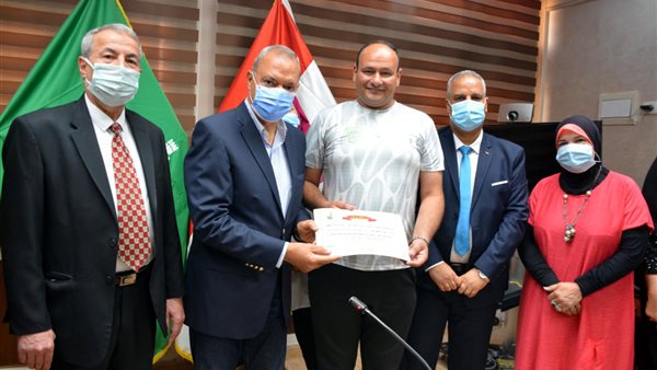 تكريم أبطال الخماسي