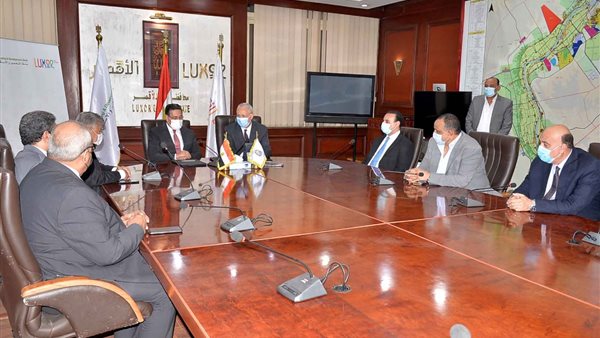 محافظ الأقصر خلال