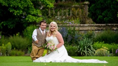 فوز الزوج جيمس لوستد وزوجته كلوي بلقب أكبر فرق ارتفاع في العالم