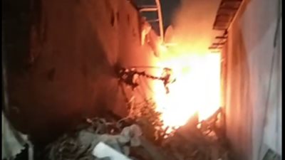 وصول فريق من جهات التحقيق إلى موقع حريق وزارة الزراعة (صور)