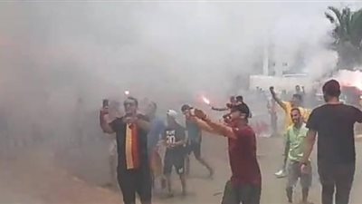 جماهير الترجي تودع فريقها قبل رحلته إلى القاهرة بالشماريخ (صور) 