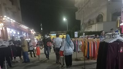 رغم افتتاح السوق الحضاري.. الباعة الجائلون يحتلون أرصفة رأس البر