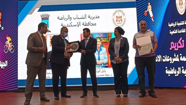 تكريم وكيل وزارة