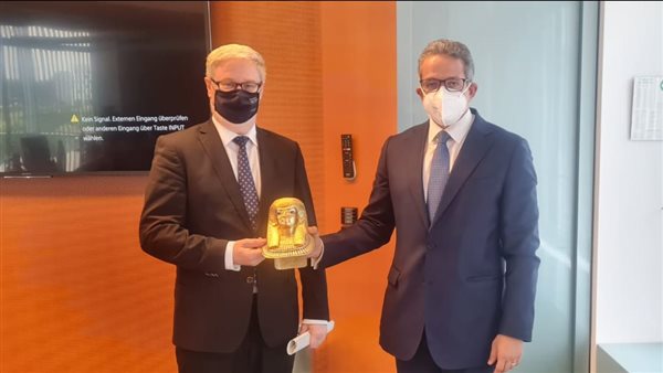 وزير السياحة