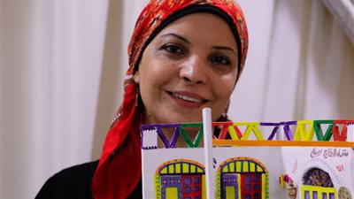 فن المنمنمات.. عبير تحاكي التراث المصري بالمصغرات