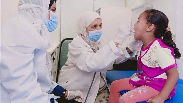 الكشف الطبي على مواطنين