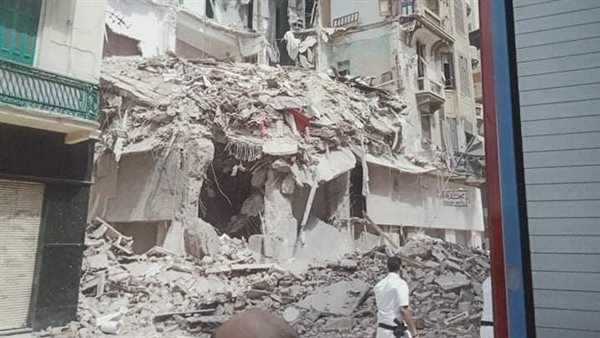 انهيار عقار في العطارين