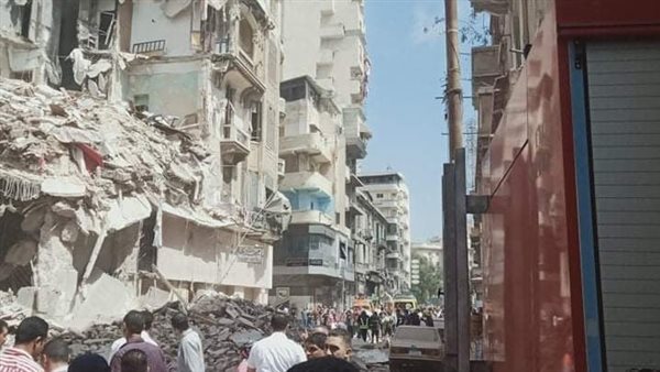 انهيار عقار فى العطارين