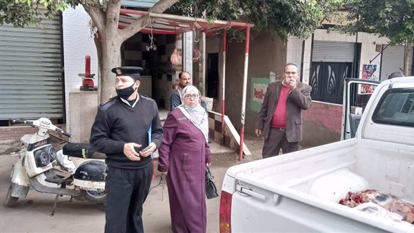 سيارة تعرض منتجات