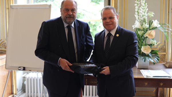 النائب العام يلتقي