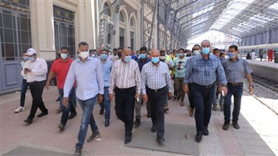 وزير النقل يحيل ناظر محطة مصر بالإسكندرية وعددًا من مسئولي الحجز للتحقيق الفوري