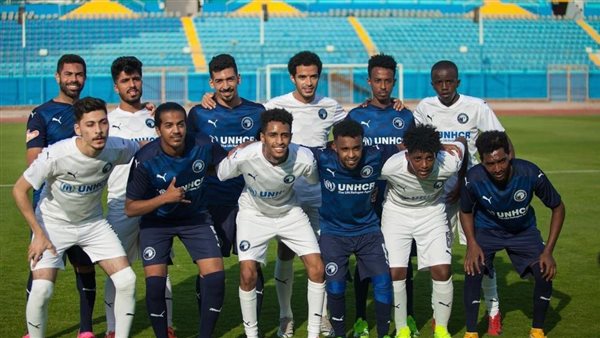 لاعبو بيراميدز في