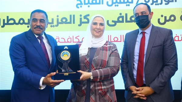 محافظ مطروح يكرم