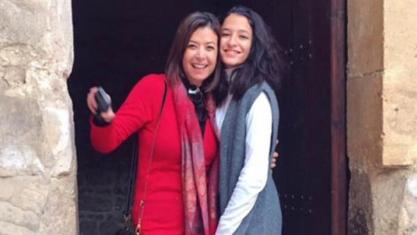 منال سلامة وابنتها