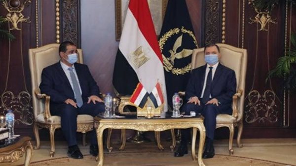 وزير الداخلية يلتقي