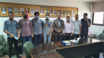 نائب رئيس جامعة أسيوط يستقبل الفائزين بالمركز الأول في 