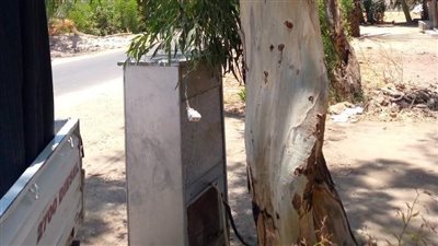 بعد واقعة مصرع طفلة صعقًا.. رفع وصلات كهربائية مخالفة لـ34 مبرد مياه بغرب الأقصر