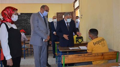 محافظ المنيا يتفقد لجان امتحانات الثانوية الأزهرية والفنية