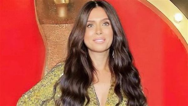 الراقصة دينا