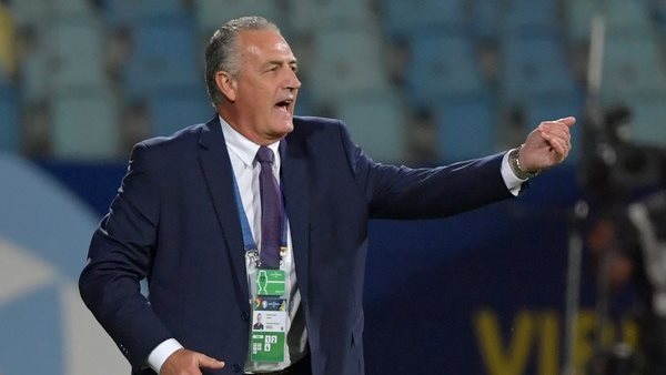 جوستافو الفارو مدرب