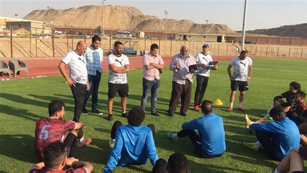 اجتماع رئيس أسوان