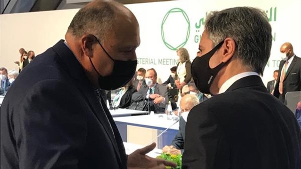 وزير الخارجية مع