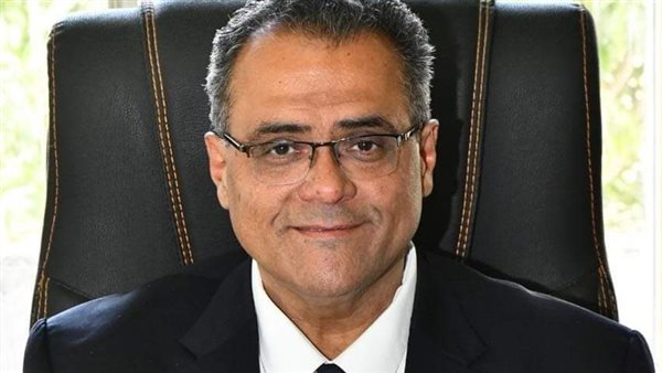  الدكتور عبد الفتاح