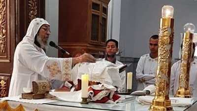 أسقف إسنا وأرمنت يترأس صلاة قداس خاص لطلاب الثانوية العامة قبل بدء الامتحان (صور)