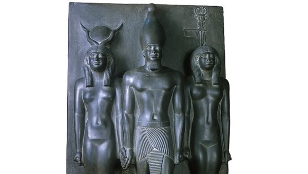  تمثال جماعي ثلاثي