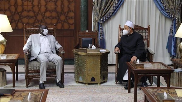 شيخ الأزهر مع عضو