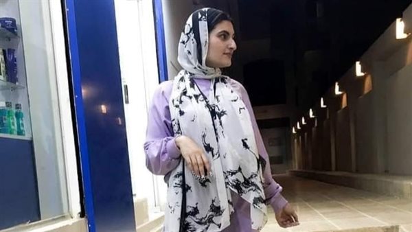 فتاة جامعة الأزهر