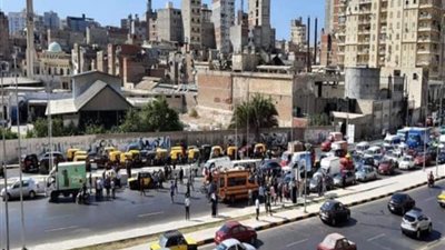 إصابة 7 أشخاص في تصادم 3 سيارات بطريق محور المحمودية بالإسكندرية