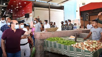 محافظ أسوان يتابع أعمال التطوير بسوق السيل الجديد وتشغيل موقف خور عواضة لسيارات السيرفيس