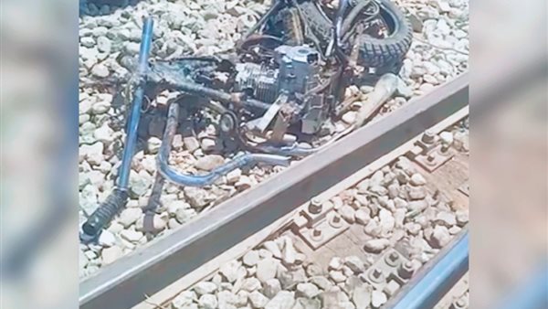 تصادم قطار بموتوسيكل