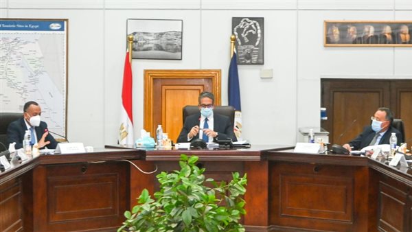 اجتماع وزير الآثار