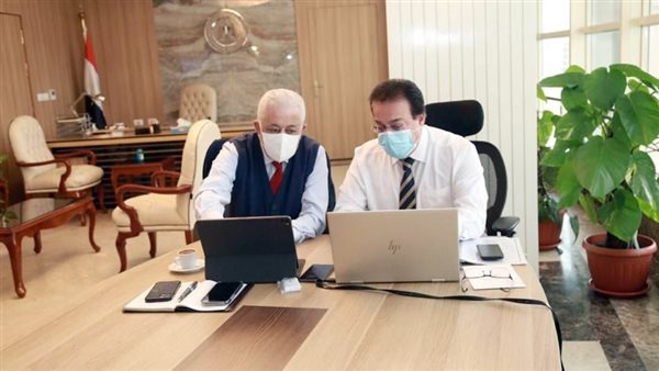 وزيرا التعليم والتعليم