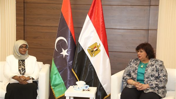 لقاء وزيرة الثقافة