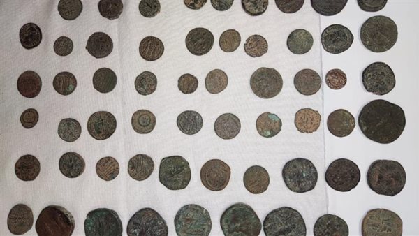 203 عملة اثرية ترجع