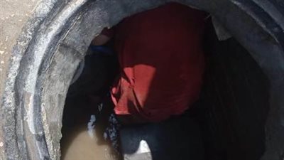 انفجار ماسورة مياه رئيسية في الزقازيق.. والمحافظ يتابع أعمال الصيانة (صور)