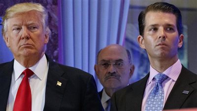 المسئول المالي لشركات ترامب يسلم نفسه للسلطات قبل موعد المحاكمة