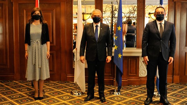 وزيرة الهجرة نبيلة